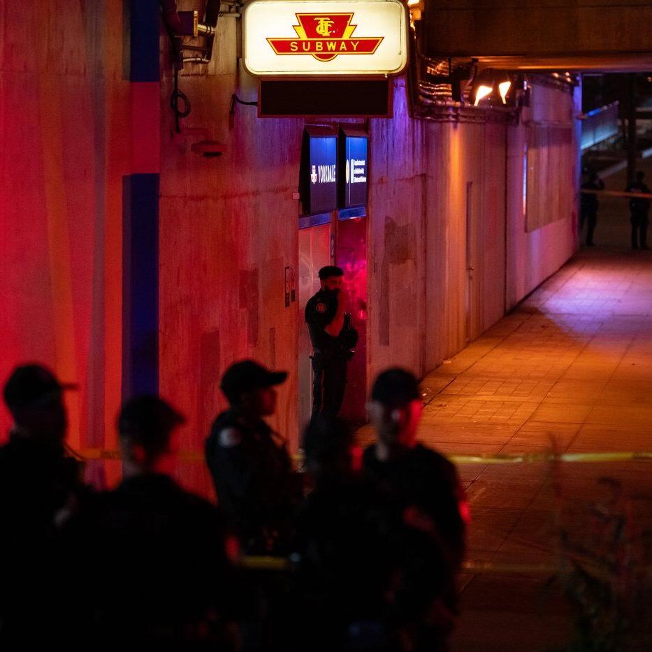 Police seek multiple suspects after Toronto shooting leaves one dead, five injured